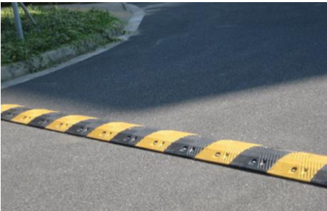 貴陽(yáng)減速帶廠 城市道路交通安全新升級(jí)——道路減速設(shè)備的專業(yè)化解決方案
